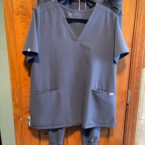 Figs Charcoal V-Neck Scrub Ensemble